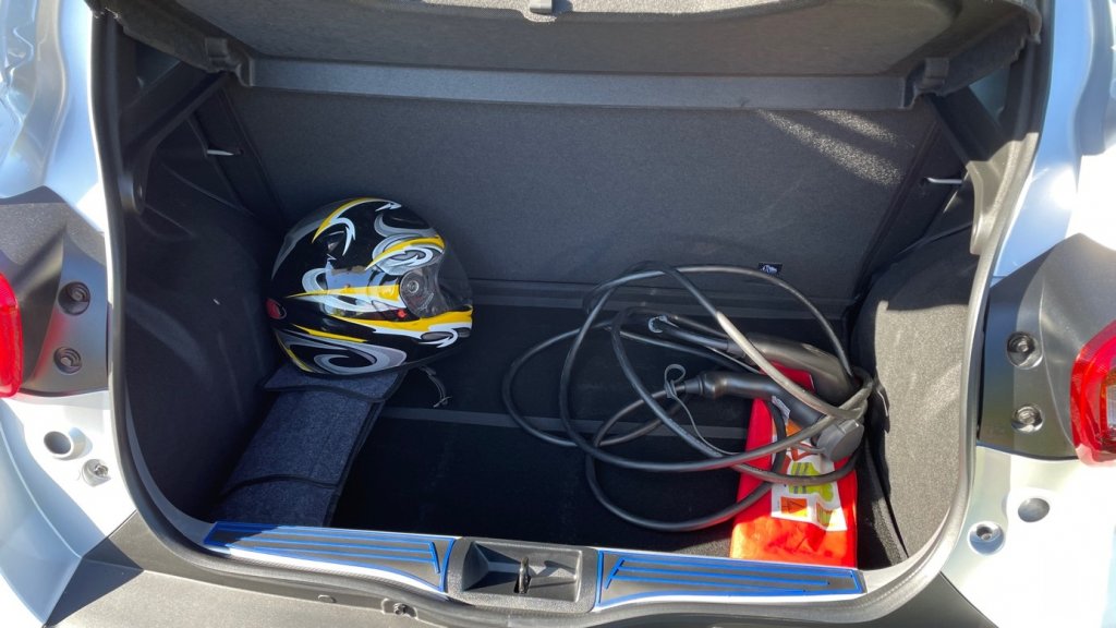 dacia_spring_csomagtarto